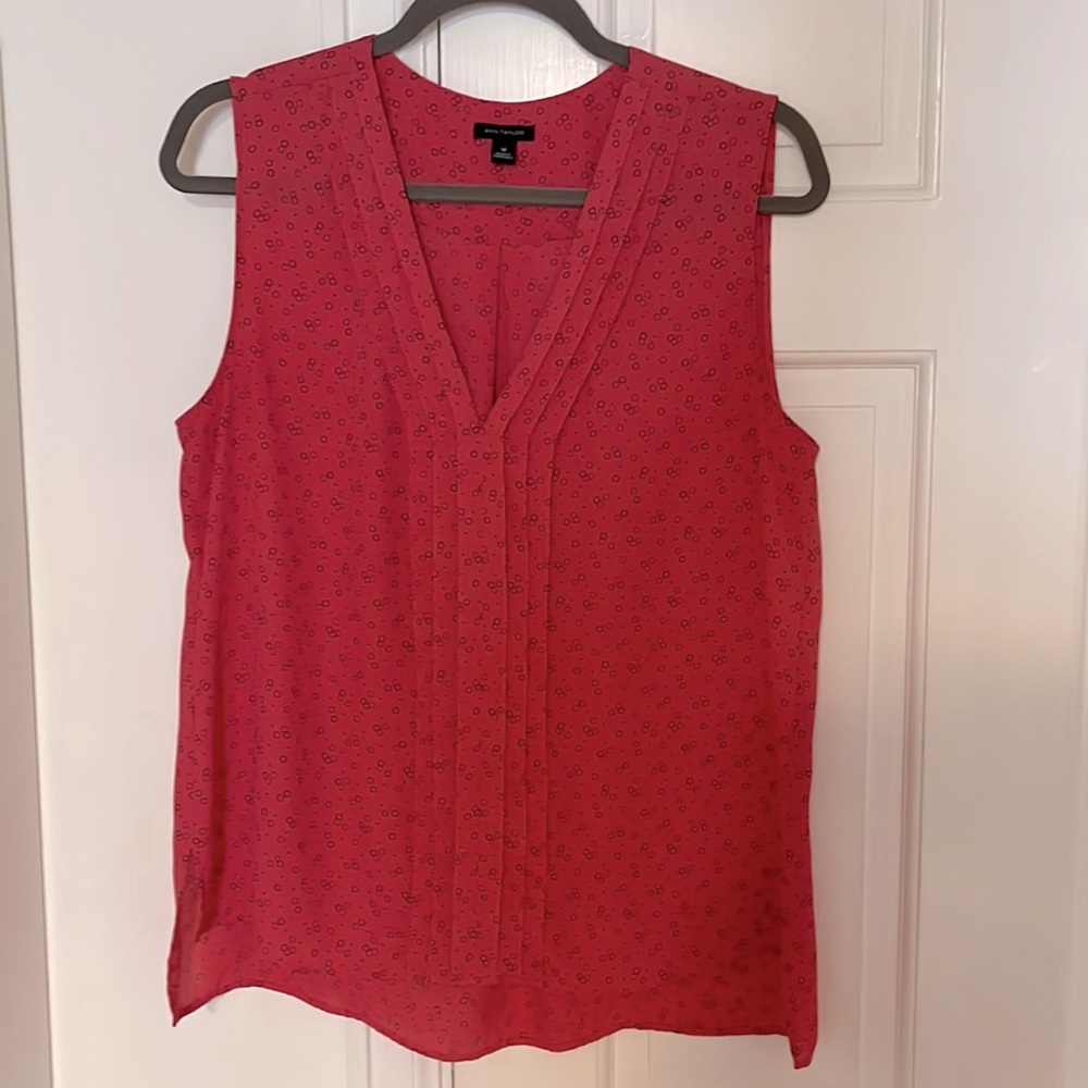 Micro print sleeveless blouse